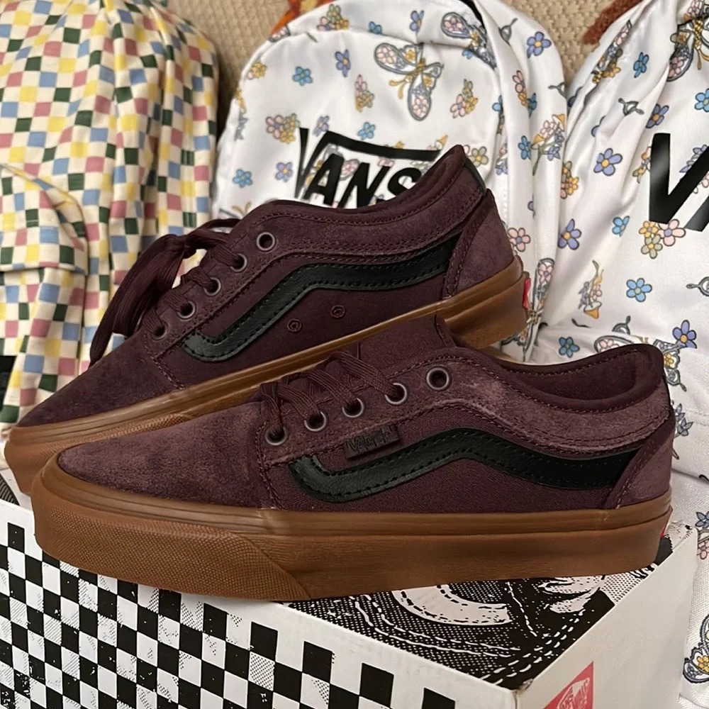 Vans Men’s Chukka Low Sid
Port/Gum
VN0A5KQZK10
Sneakers - Picture 8 of 16